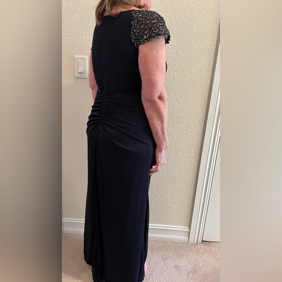 Long evening gown navy blue size 14P - Picture 13 of 14